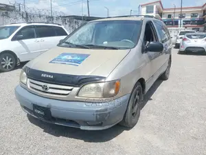 Toyota Sienna 2001 Gold
