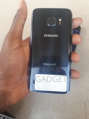 New Samsung Galaxy S7 32 GB Black