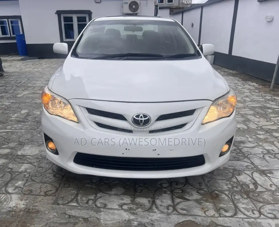 Toyota Corolla 2013 White
