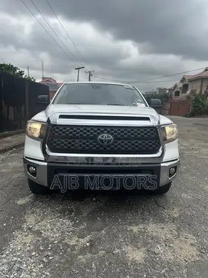 Toyota Tundra SR5 2021 White