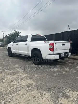 Toyota Tundra SR5 2021 White