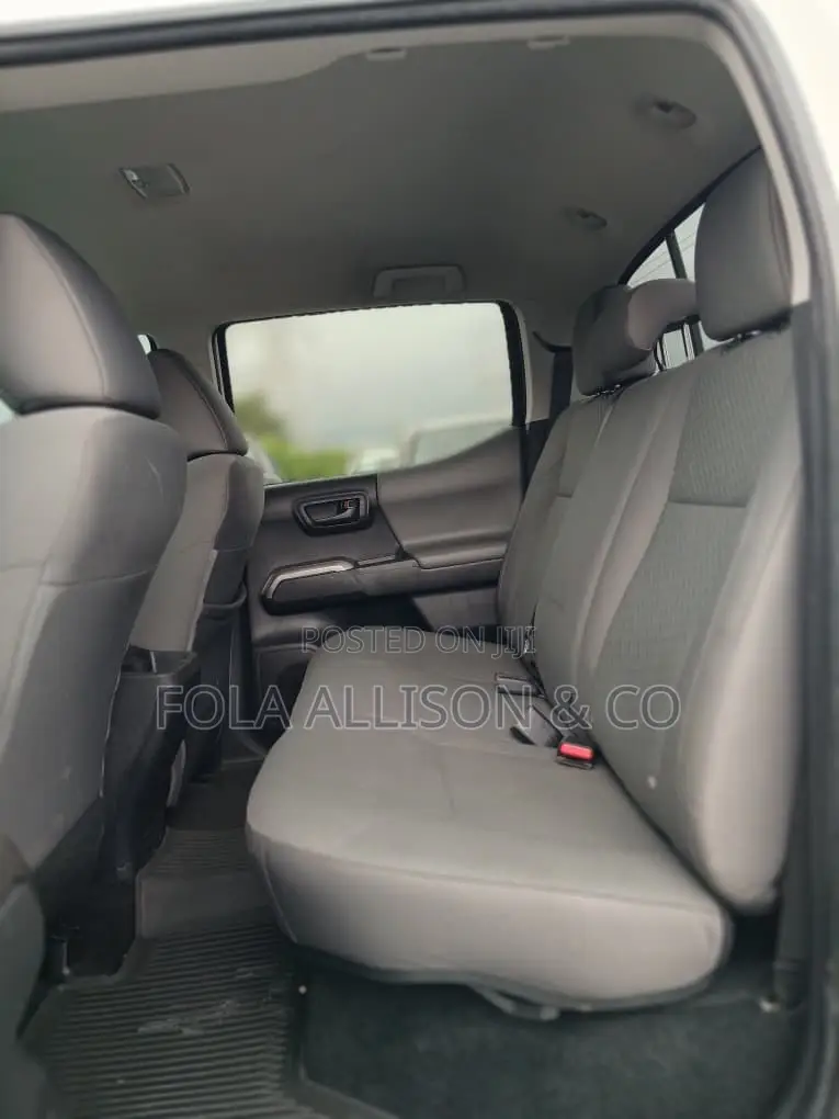 Toyota Tacoma SR5 2022 White