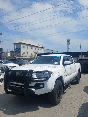 Toyota Tacoma SR5 2022 White