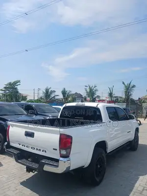 Toyota Tacoma SR5 2022 White