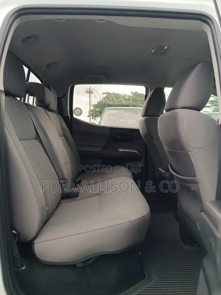 Toyota Tacoma SR5 2022 White