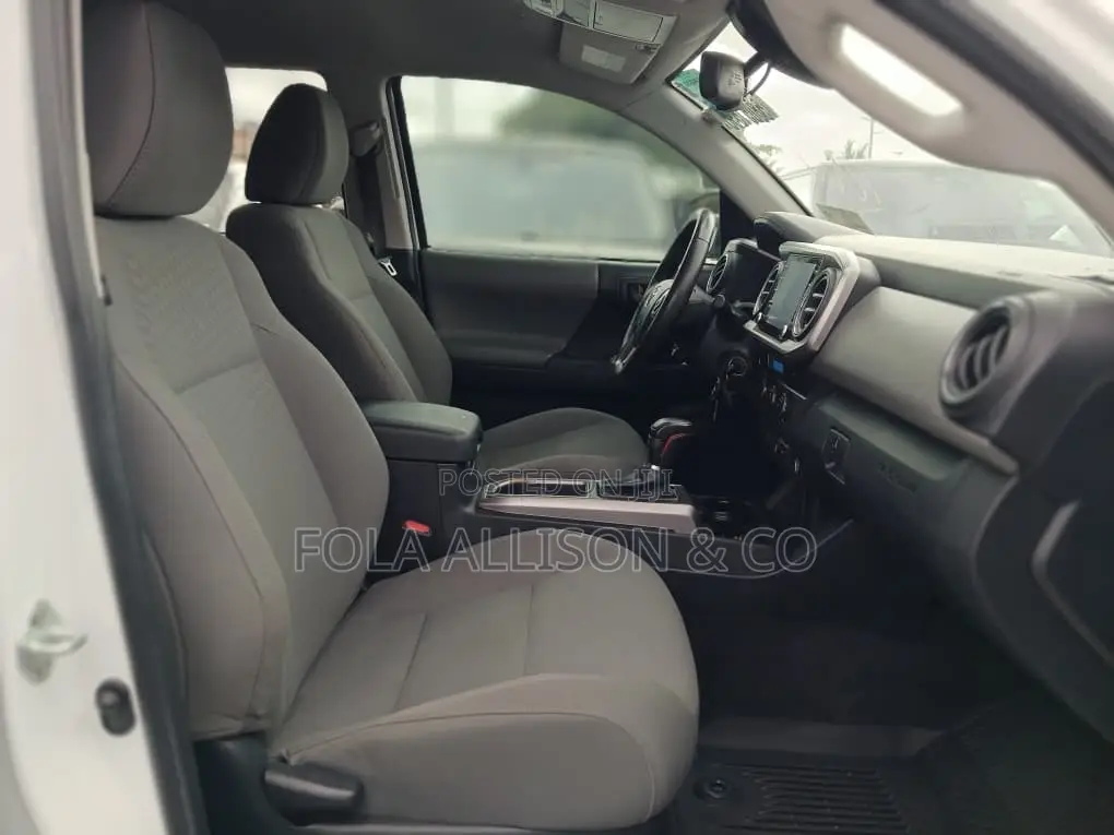 Toyota Tacoma SR5 2022 White