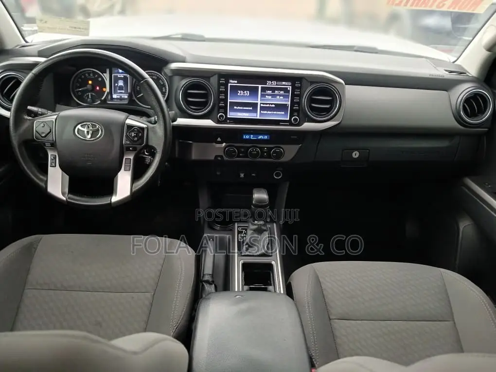 Toyota Tacoma SR5 2022 White