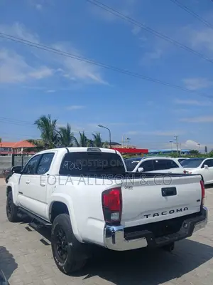 Toyota Tacoma SR5 2022 White