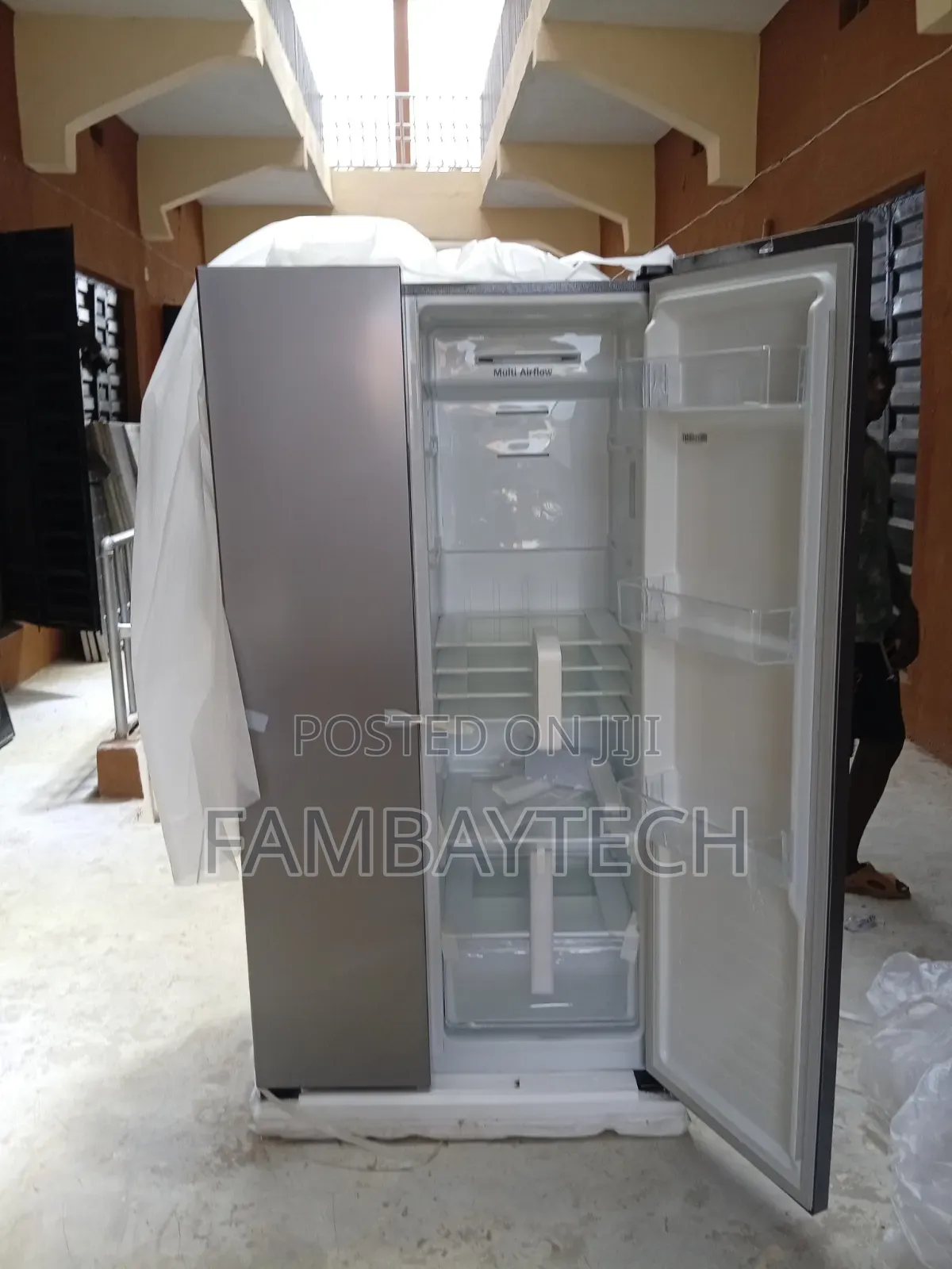 Original Hisense 581-Litre Double-Compartment Refrigerator