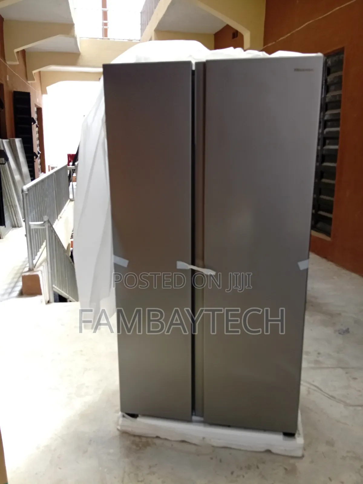 Original Hisense 581-Litre Double-Compartment Refrigerator