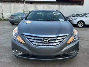 Hyundai Sonata Limited Sedan FWD (2.4L 4cyl 6A) 2012 Silver