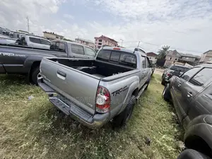 Toyota Tacoma V6 4dr Double Cab 4WD 5.0 ft. SB (4.0L 6cyl 6M) 2014 Silver