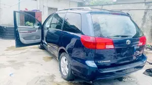 Toyota Sienna 2004 Blue