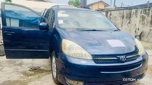 Toyota Sienna 2004 Blue