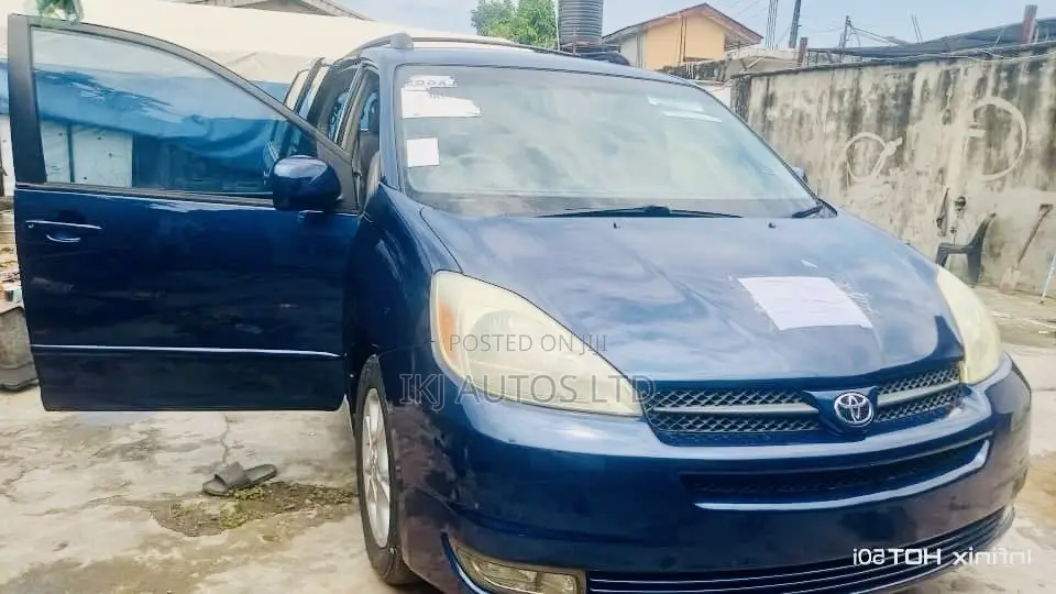 Toyota Sienna 2004 Blue