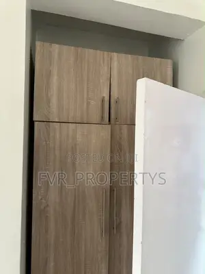 5bdrm Townhouse / Terrace in Bourdilon, Chevron for rent