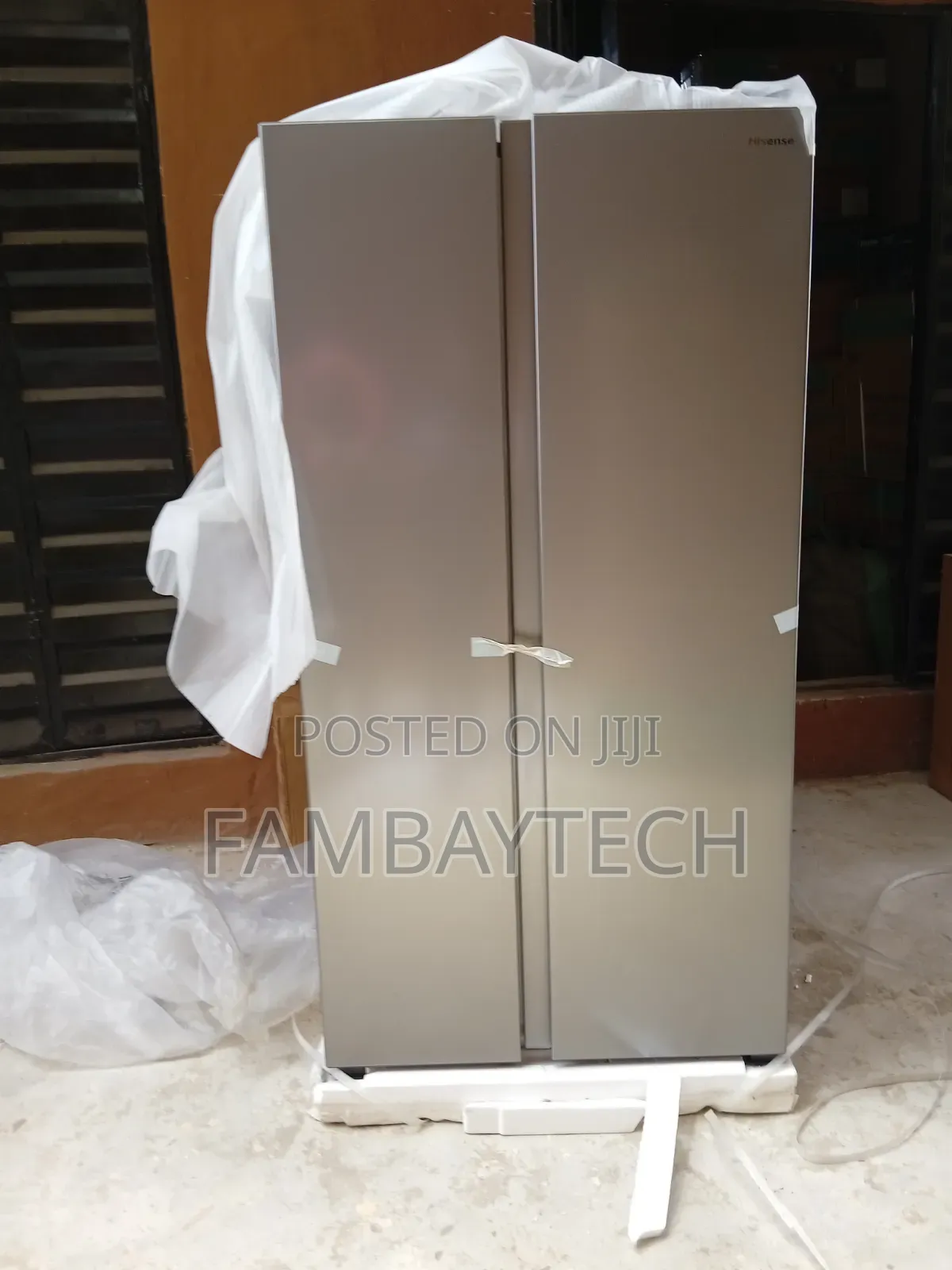 Hisense 518L Fridge With Separate Freezer Section