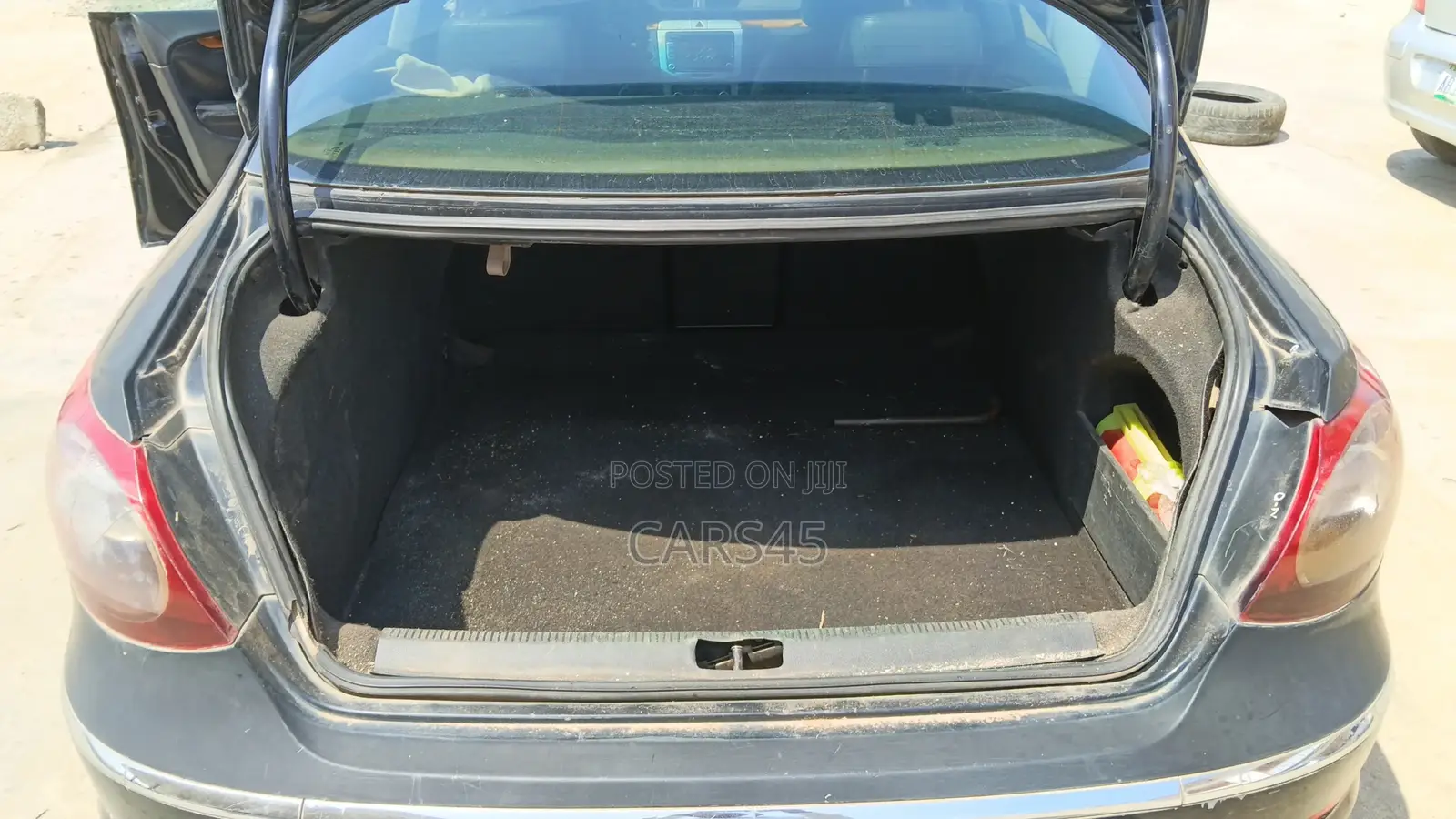 Volkswagen Passat 2011 Black