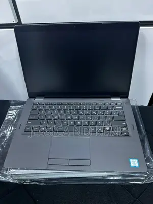 Laptop Dell Latitude 5300 2-in-1 8GB Intel Core i7 SSD 256GB