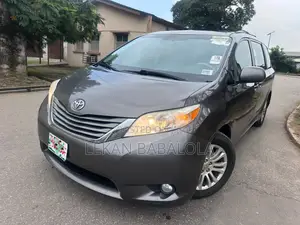 Toyota Sienna XLE 7 Passenger Mobility 2012 Gray