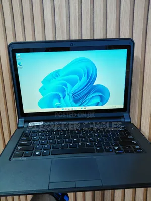 Laptop Dell Latitude 3350 4GB Intel Core i3 HDD 250GB