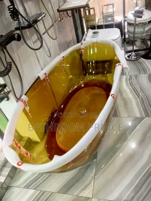 Executive Glass Freestand Bathtub