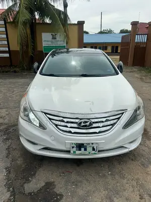 Hyundai Sonata Limited Sedan FWD (2.4L 4cyl 6A) 2013 White