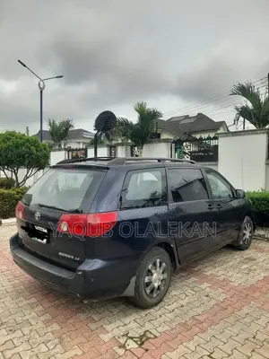 Toyota Sienna 2006 Blue