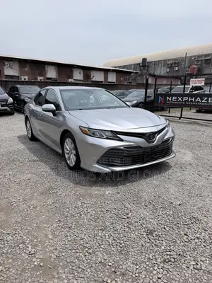 Toyota Camry LE FWD (2.5L 4cyl 8AM) 2018 Silver