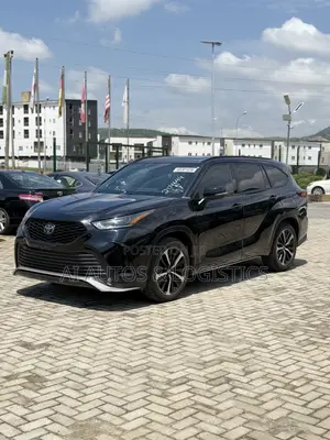 Toyota Highlander XSE 2022 Black