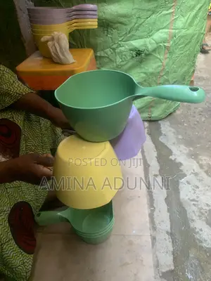 Colourful Plastic Measuring Scoops With Handles