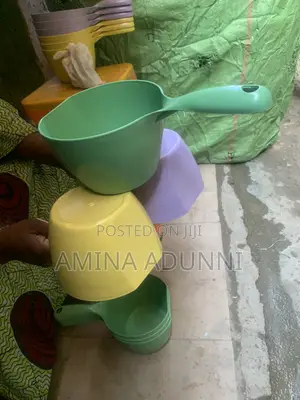Colourful Plastic Measuring Scoops With Handles