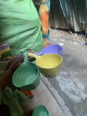 Colourful Plastic Measuring Scoops With Handles