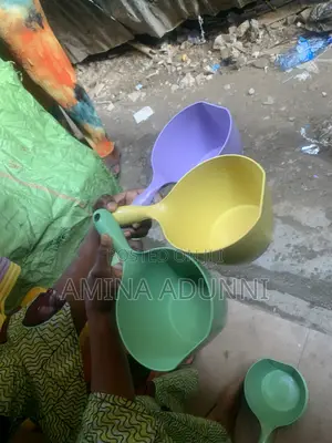 Colourful Plastic Measuring Scoops With Handles