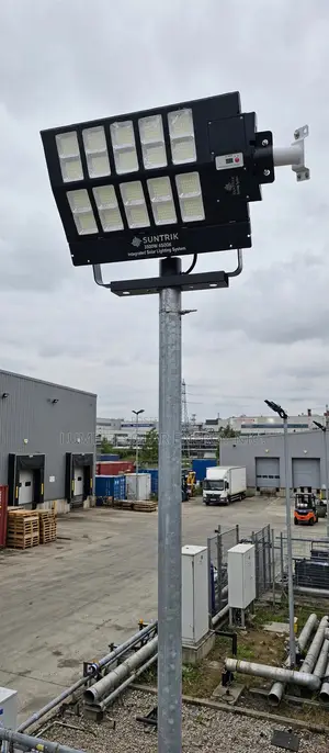 Suntrik 3500W 6500K Solar Street Light for Commercial Buildings
