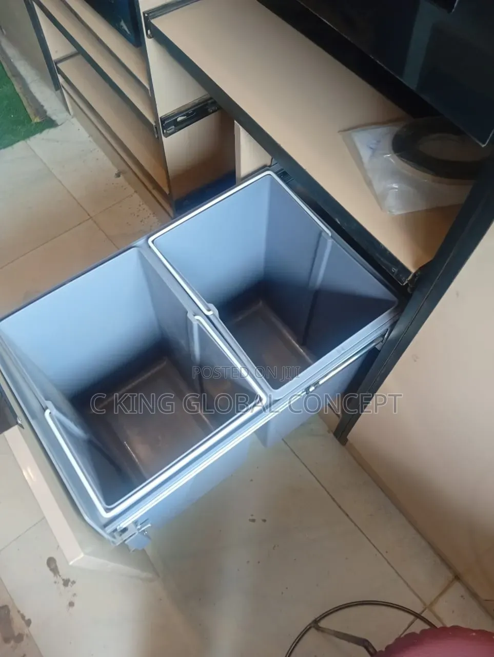 Carbonate Dustbin