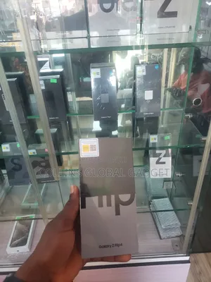New Samsung Galaxy Z Flip4 256 GB Black