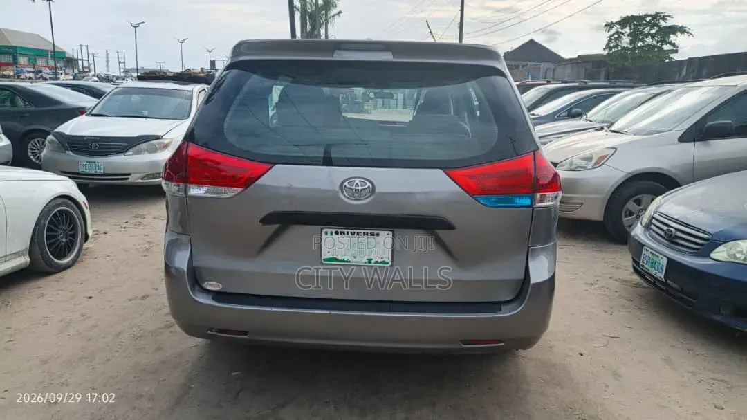 Toyota Sienna 2012