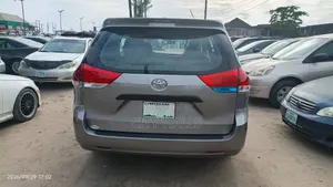 Toyota Sienna 2012