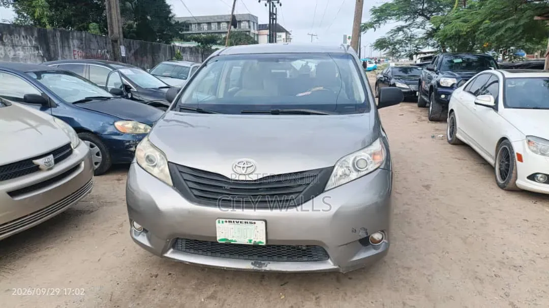 Toyota Sienna 2012