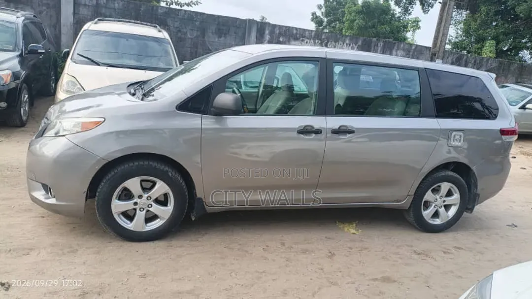 Toyota Sienna 2012