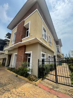5bdrm Duplex in Lekki Phase 2 for sale