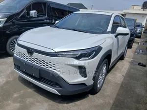 New Toyota Corolla Cross XLE 2026 White