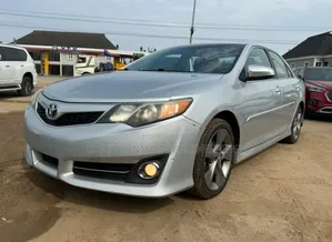 Toyota Camry SE V6 4dr Sedan (3.5L 6cyl 6A) 2013 Silver