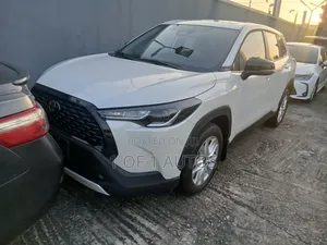 Toyota Corolla Cross XLE 4WD 2024 White
