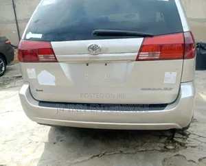 Toyota Sienna 2005 Gold