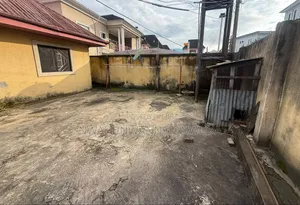 3bdrm Block of Flats in Woji for sale