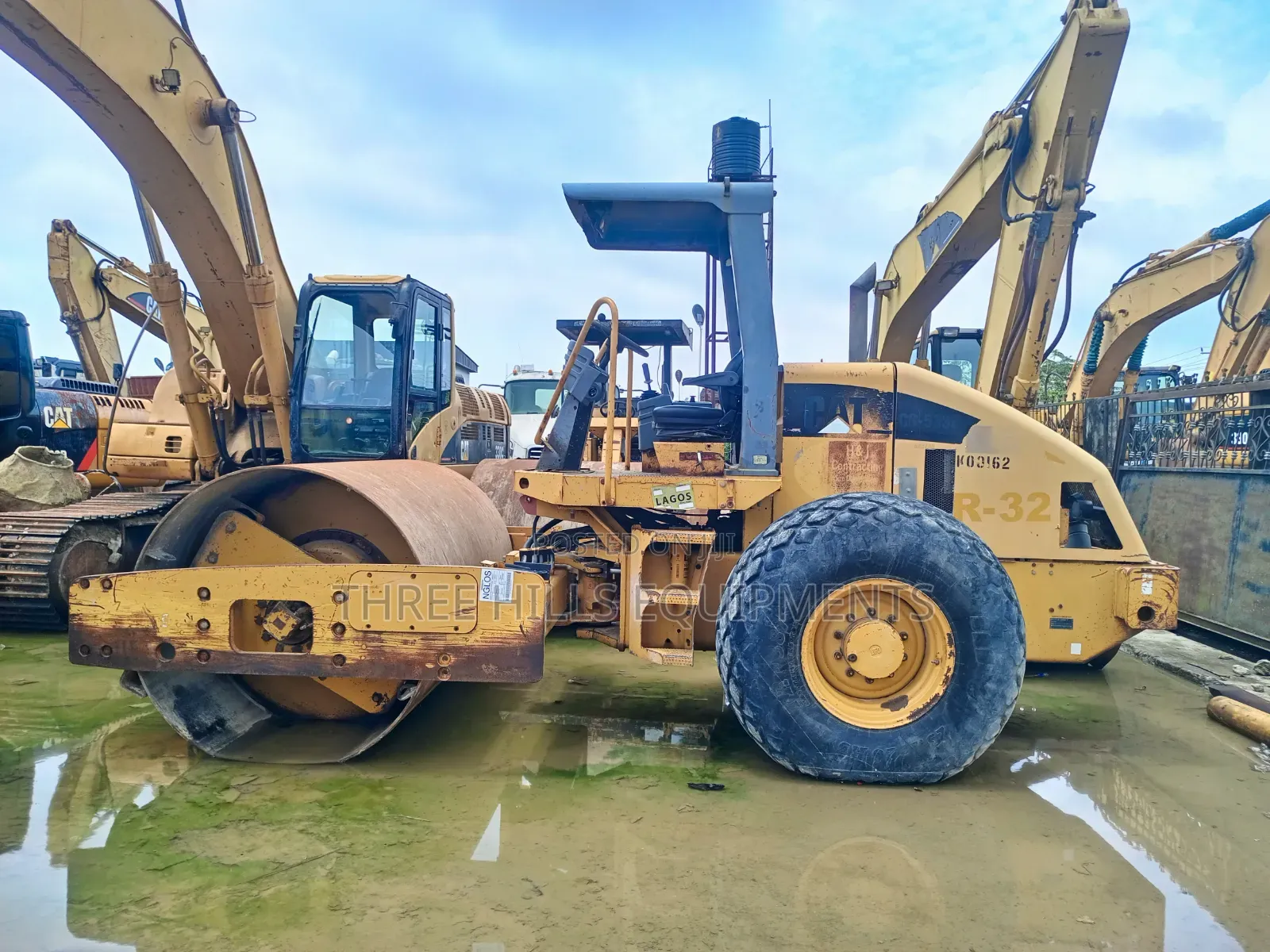 Foreign Used Caterpillar CS-533E Soil Vibratory Soil Compactor Roller