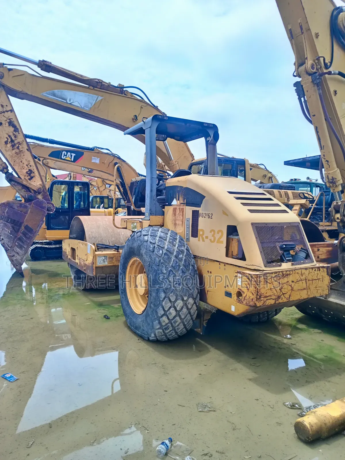 Foreign Used Caterpillar CS-533E Soil Vibratory Soil Compactor Roller