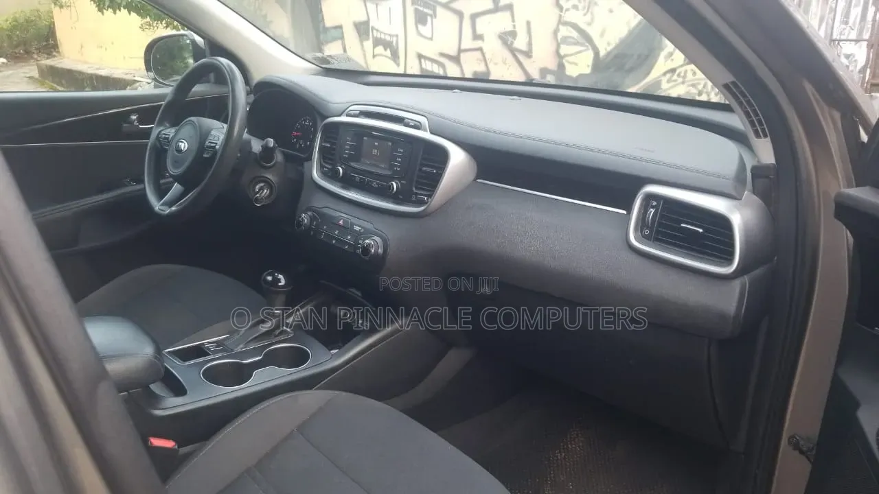 Kia Sorento 4dr SUV 2016 Gray